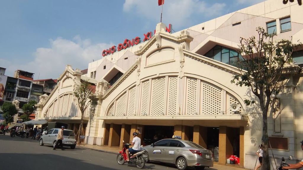 Marché de Dong Xuan dans le vieux quartier de Hanoi
