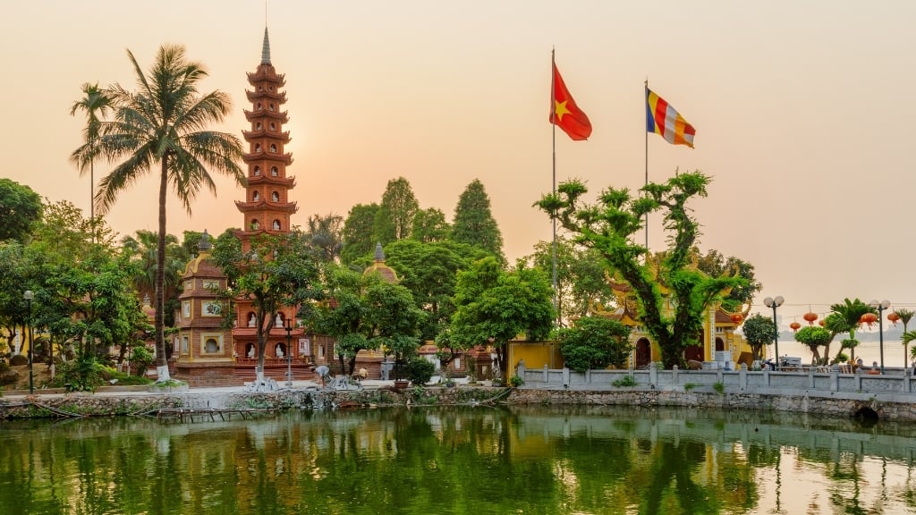 Meilleurs circuits au Vietnam pour couples à découvrir - vietnam hanoi pagode tran quoc 1024 1 La pagode Tran Quoc