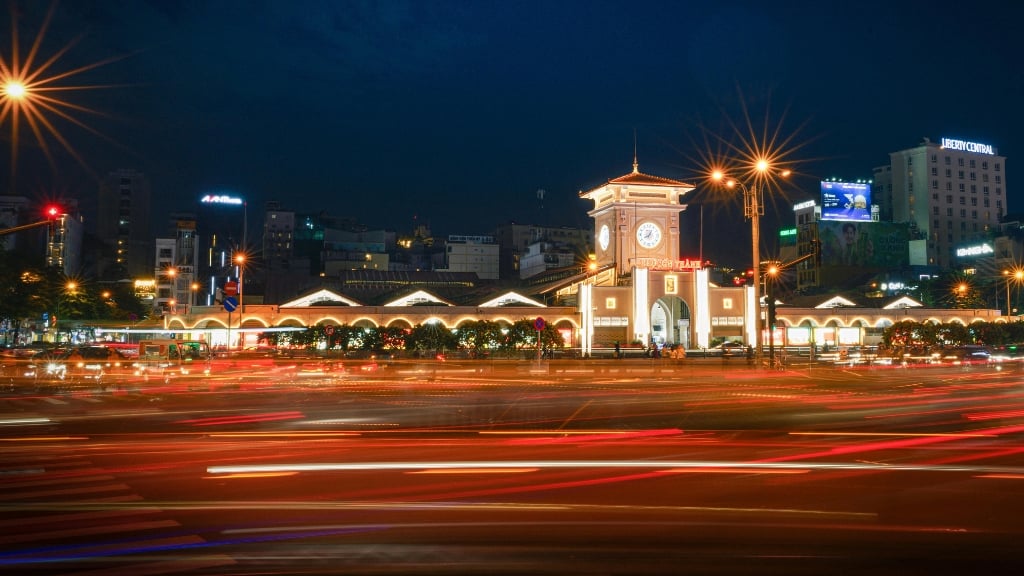 Ben Thanh, un marché vibrant de couleurs la nuit