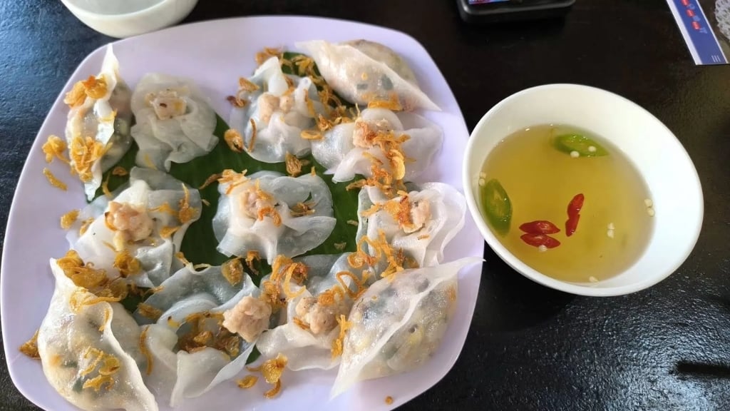 Guide des plats à Hoi An : Top 7 spécialités à déguster - vietnam hoi an cuisine banh bao banh vac 1024 Banh Vac