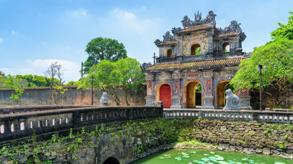 Superbe vue sur la porte Hien Nhon à Hué