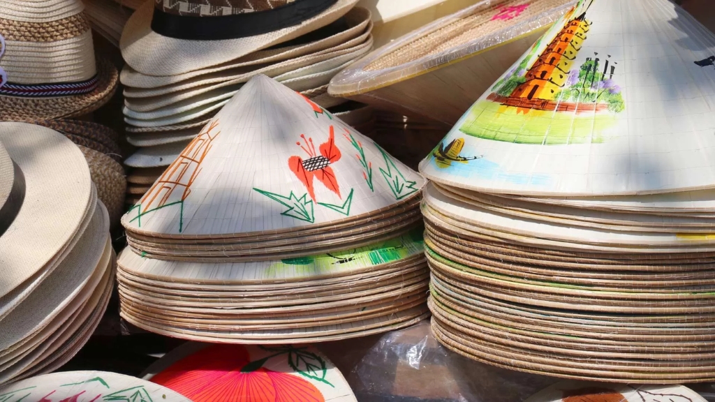 Chapeaux coniques Hue
