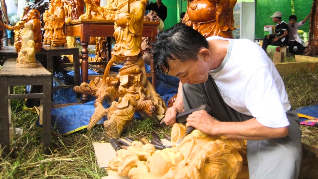 Village de sculpture sur bois de My Xuyen
