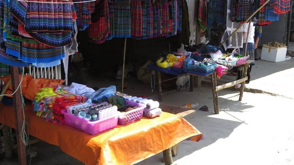 Que faire au Nord du Vietnam : Top choses à faire et à voir - vietnam mu cang chai marche local 1024 mu cang chai