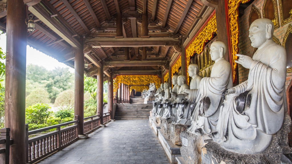 Couloir La Han- pagode Bai Dinh