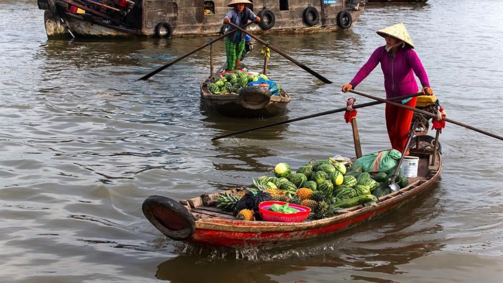 Marché flottant de Cai Be à Tien Giang