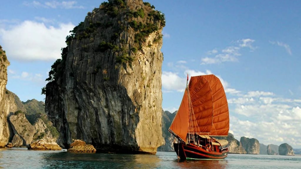 vietnam-transport-halong-Jonque-l’amour-1024 Jonque L’Amour – Croisière romantique dans la baie d’Halong