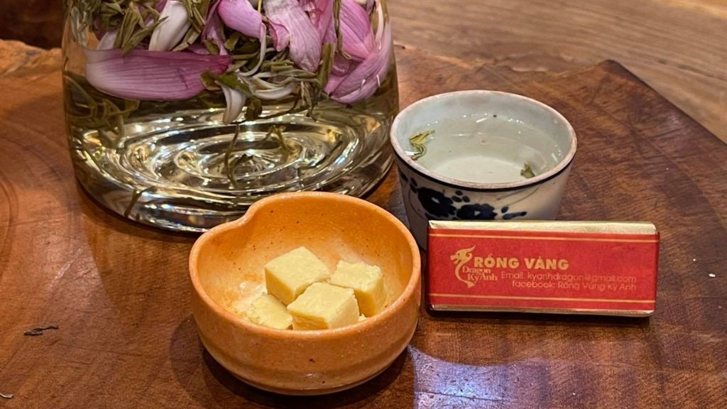 15 gâteaux et bonbons à essayer lors de votre voyage au Vietnam - vietnam hai duong cuisine banh dau xanh 1024 Banh dau xanh - gâteau de haricots mungo