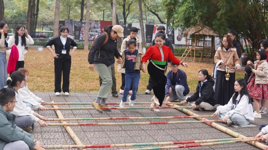 Visiter le musée d’Ethnographie en famille : Une sortie culturelle ludique - vietnam hanoi musee ethnographie jeux traditionnel3 1024 Jeux traditionnels au musée d'ethnographie