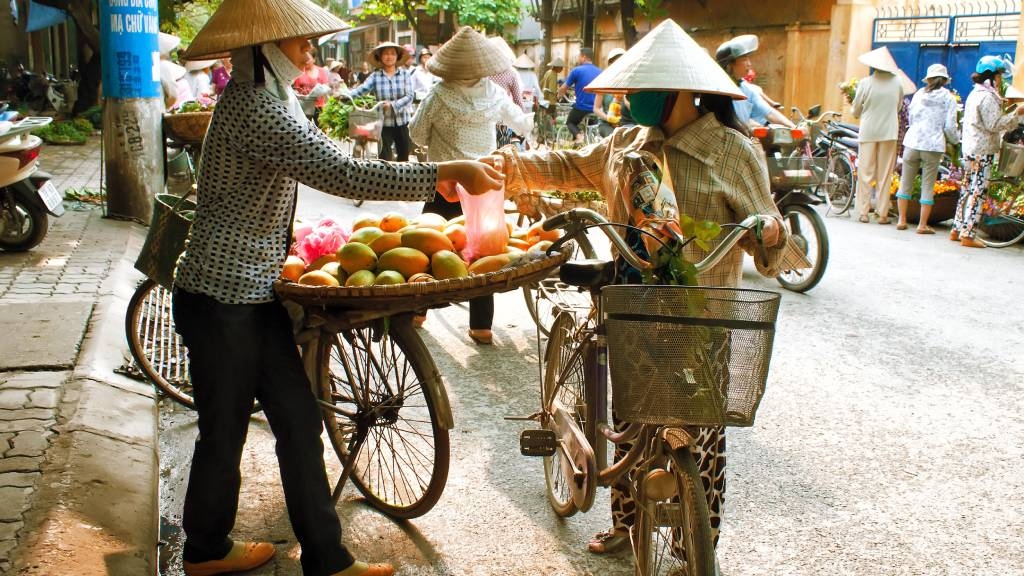 Chariot à fruit à Hanoi