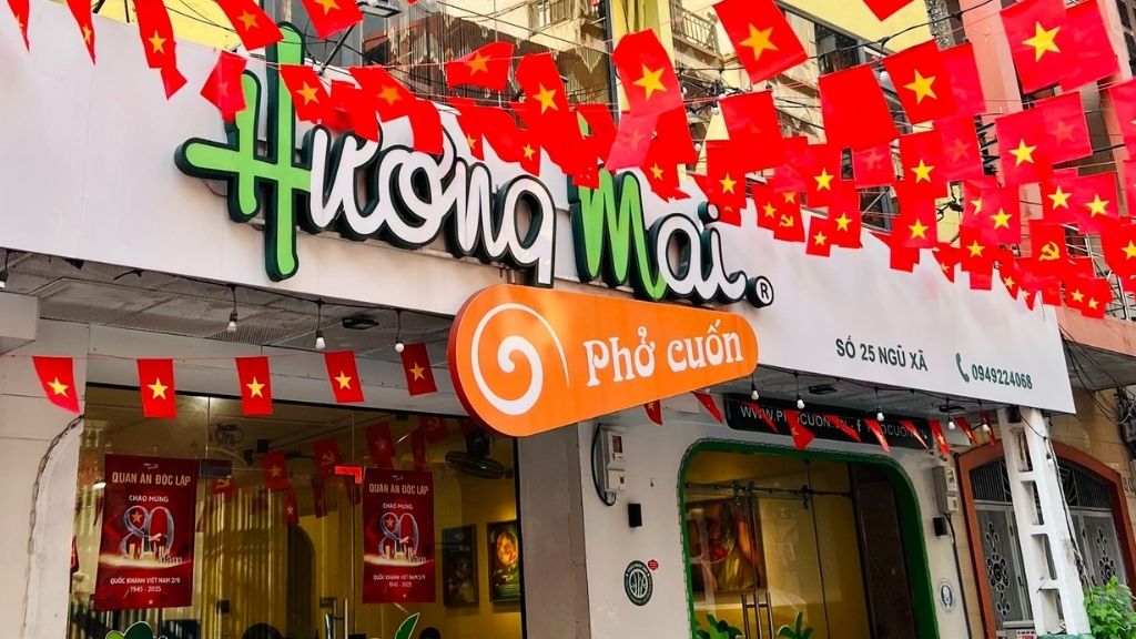 Le "Pho" – Plat Qui Représente L’âme Et La Beauté Nationales Du Vietnam - vietnam restaurant hanoi huong mai 1024 Pho cuon Huong Mai