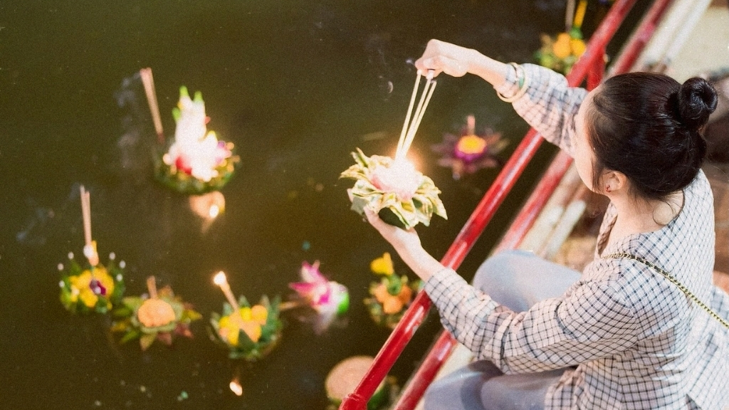 thailand loy krathong bangkok b 1024 - Fête des lanternes en Thaïlande : Yi Peng et Loy Krathong