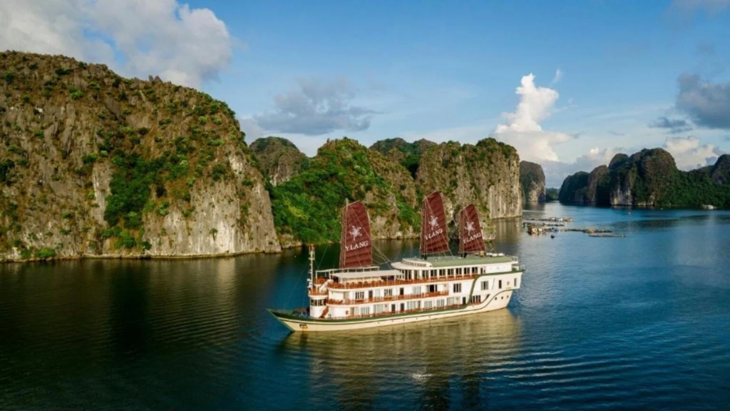 Comment fonctionne un voyage en petit groupe au Vietnam ? - vietnam halong ylang cruise 1024 Heritage Line – Ylang Cruise