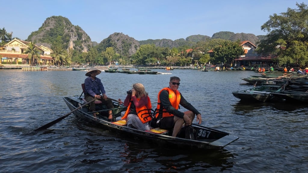 Meilleurs circuits au Vietnam pour couples à découvrir - vietnam ninh binh couple eric et mago 1024 m. Eric et Margo à Ninh Binh