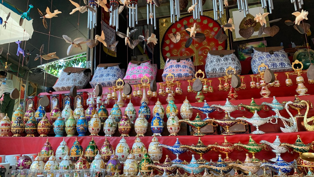 Les commerces de produits locaux et souvenirs thaïlandais