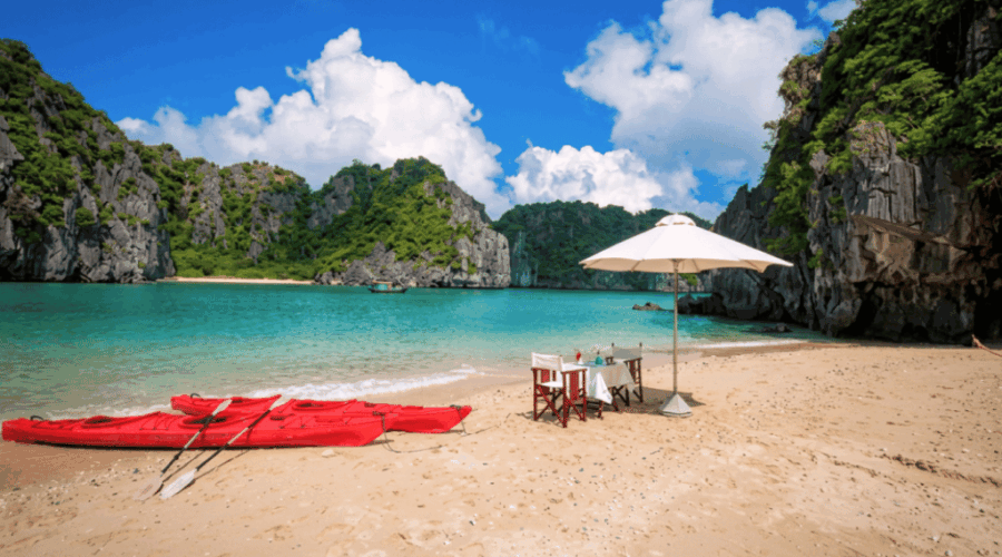 Repas exclusif sur une plage privée à Halong