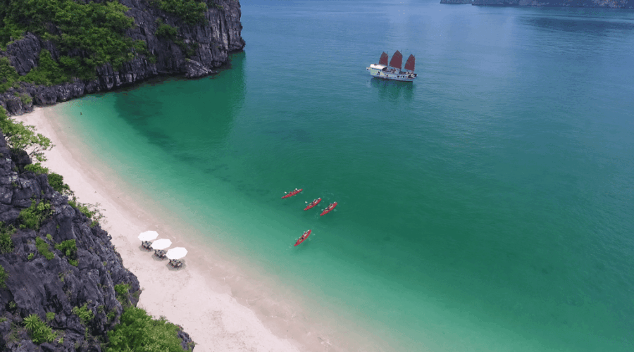 Voyage entre amis au Vietnam — Plage partagée avec d'autres voyageurs — ou pas de plage