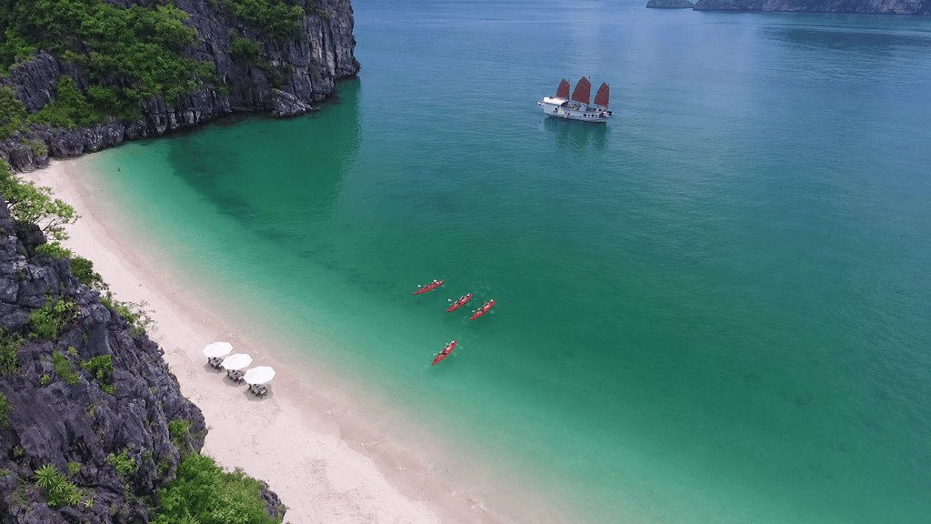 Repas exclusif sur une plage privée à Halong