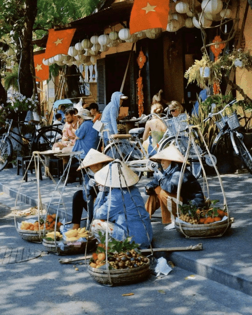 Vendeurs de fruits ambulants à Hanoï