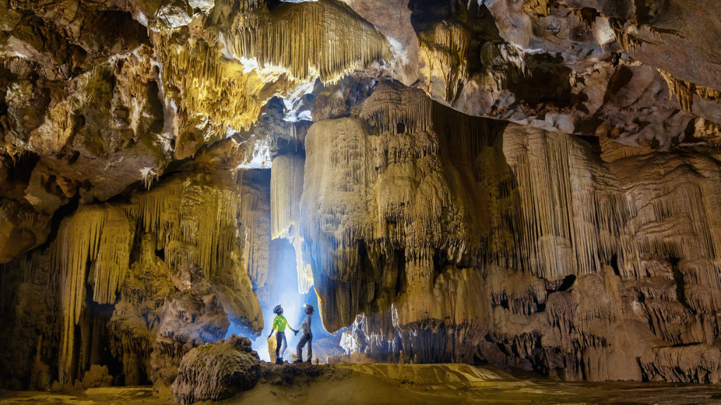 Ambiance mystérieuse à l’intérieur de la grotte Thang à Phong Nha