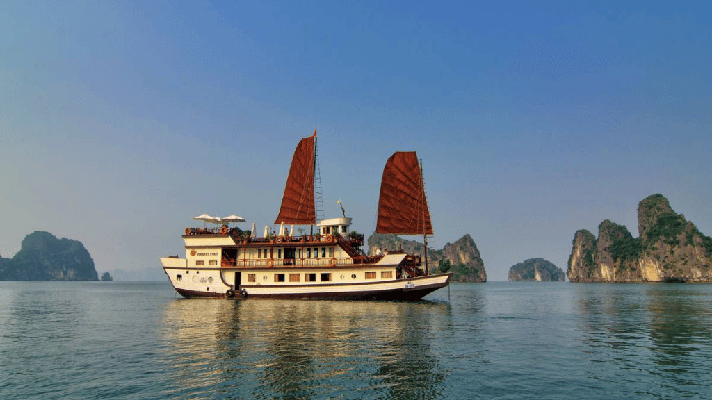 Croisière privée en baie d’Halong entre amis, escapade de luxe au Vietnam - vietnam halong dragons pearl junk 1024 Dragon’s Pearl Junk