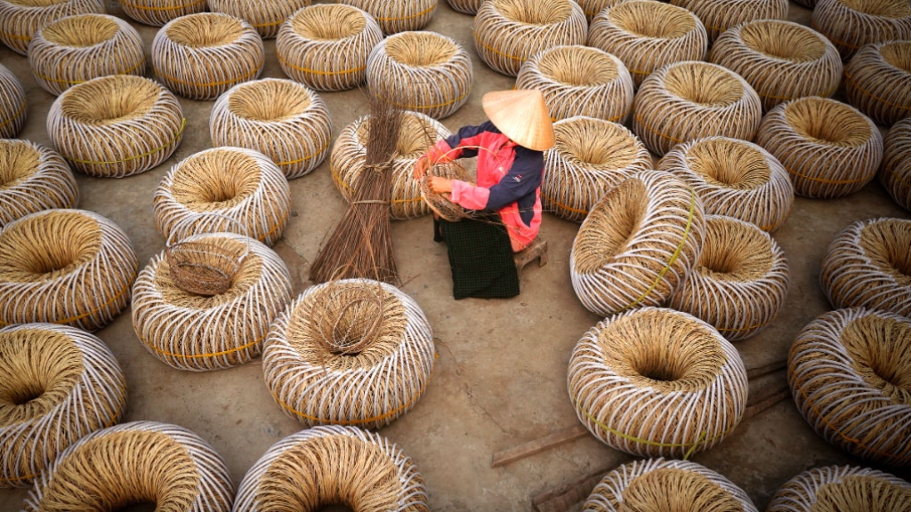 Croisière sur le delta du Mékong : le mode de vie du Sud-Vietnam vu depuis l'eau - vietnam delta mekong village artisanal 1024 1 le tissage artisanal de fibres