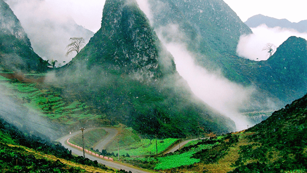 Explorer 7 villages à Ha Giang pour ressentir toute l’authenticité locale - vietnam hagiang village du gia 01 1024 Montagnes autour de Du Gia avec un paysage naturel ouvert