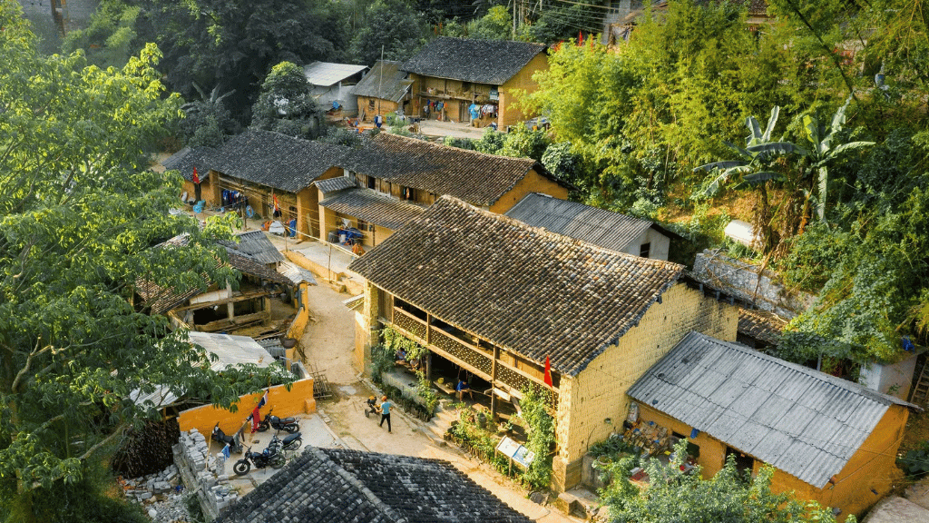 Explorer 7 villages à Ha Giang pour ressentir toute l’authenticité locale - vietnam hagiang village ma le 01 1024 Vieilles maisons Giay âgées de plus d’un siècle avec fondations en pierre