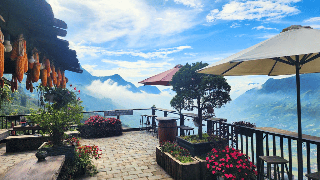 Un café perché au-dessus de la vallée de Mường Hoa