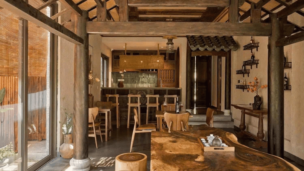 Villa au Vietnam : pourquoi c’est le meilleur choix entre amis - vietnam villa au vietnam meilleur choix entre amis 01 1024 Intérieur de villa au design tropical avec matériaux naturels