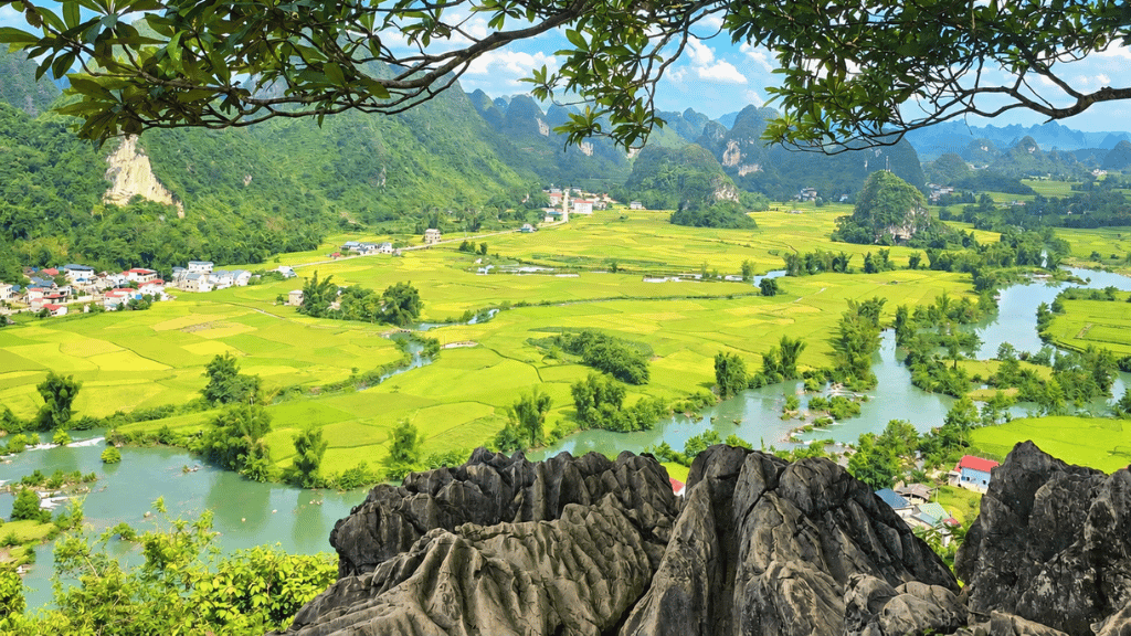 Vue sur la vallée de Ngoc Con depuis le point de vue de Pi Pha