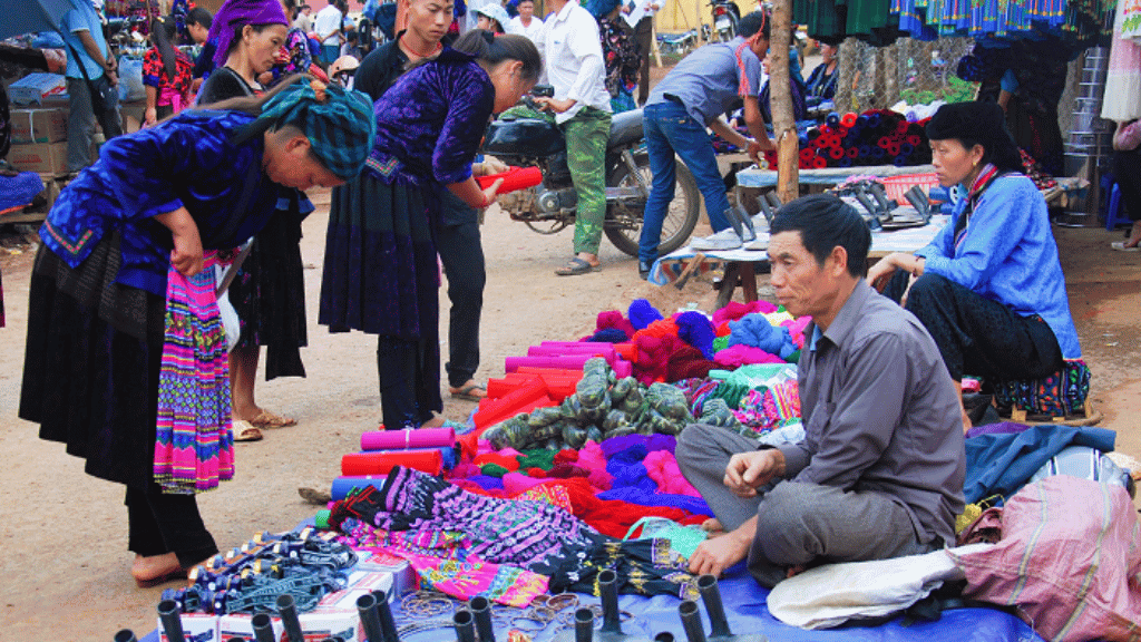 Marché traditionnel de Ta Sin Thang à Dien Bien