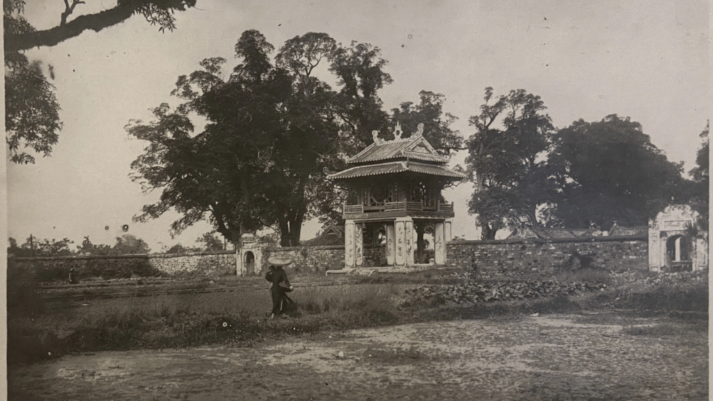 Le Temple de la Littérature en l’honneur de Confucius - vietnam hanoi le temple de litterature 01 1024 Pavillon Khuê Văn Các du Temple de la Littérature à Hanoi au début du XXe siècle