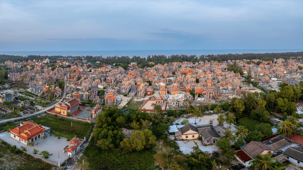 Village d’An Bang, la « ville des tombeaux » ou « ville fantôme » de Hué