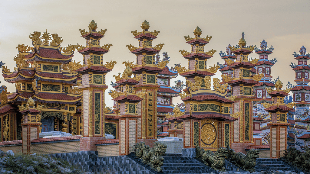 Des tombeaux d’An Bang inspirés du mausolée de Khải Định et adaptés aux goûts de leurs propriétaires