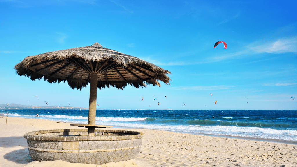 La plage de Mui Ne, haut lieu du kitesurf au Vietnam