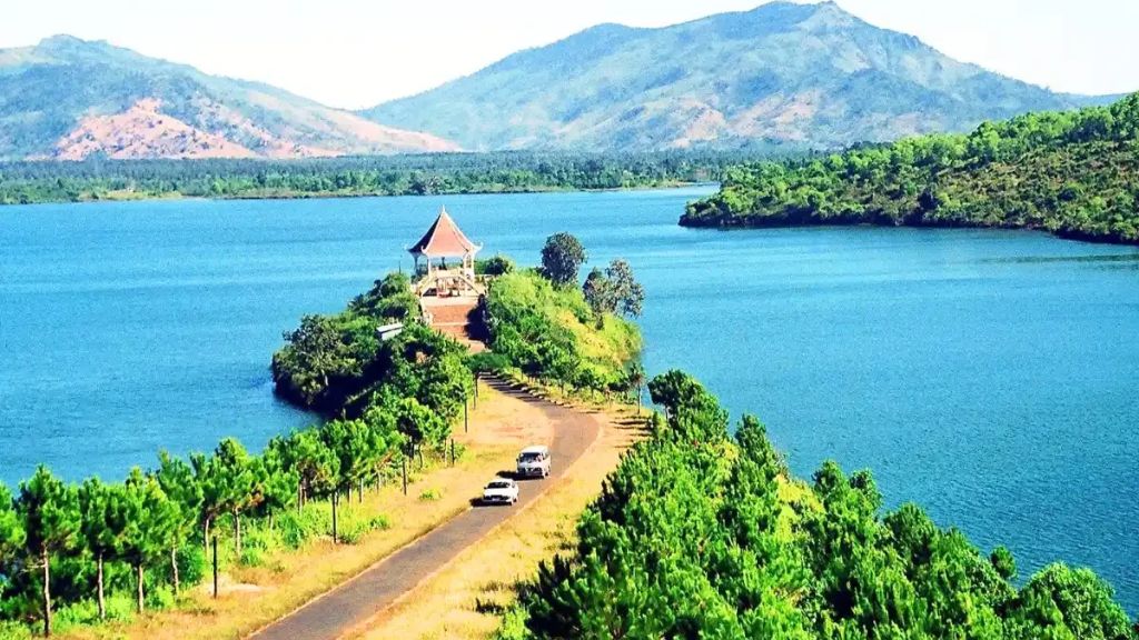 Que voir et faire aux Hauts Plateaux du Centre Vietnam? - vietnam hauts plateaux du centre vietnam pleiku Pleiku : entre lacs, volcans et paysages verdoyants